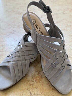 Bella Vita Seble Wedge Sandal Stone Kidsuede Leather Strappy Women's 7.5M New